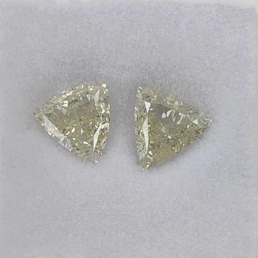 Боковые желтые бриллианты огранки Triangle 2.09ct 1