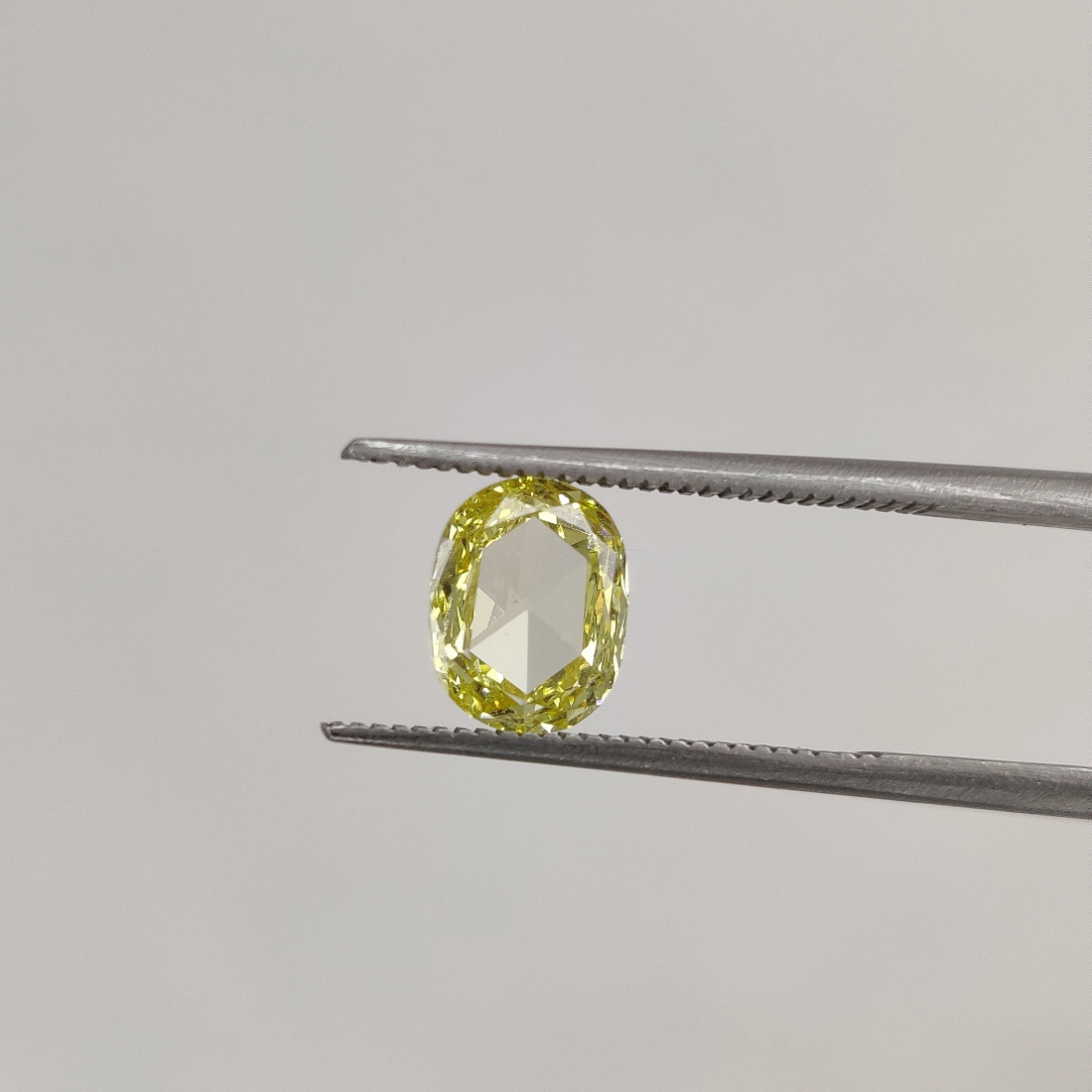 Желтый портретный бриллиант "Роза" огранки Овал 0.90ct 1