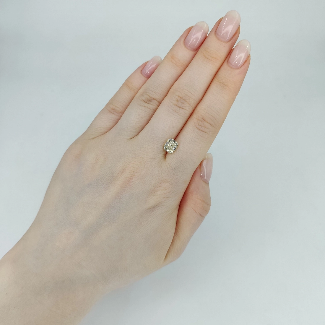 Желтый бриллиант огранки Кушон 1.52ct 3