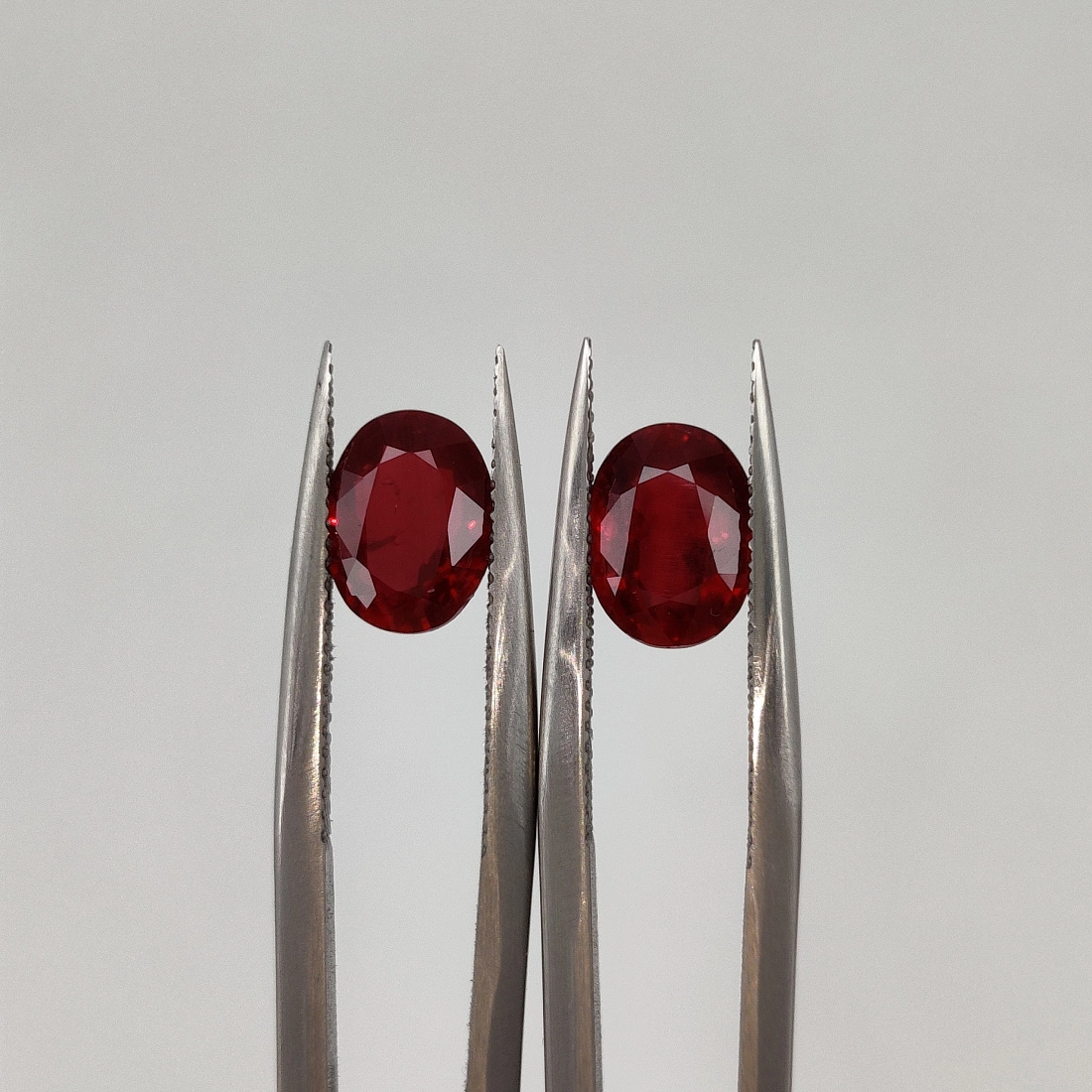 Пара рубинов огранки Овал 3.06 и 3.01ct 1