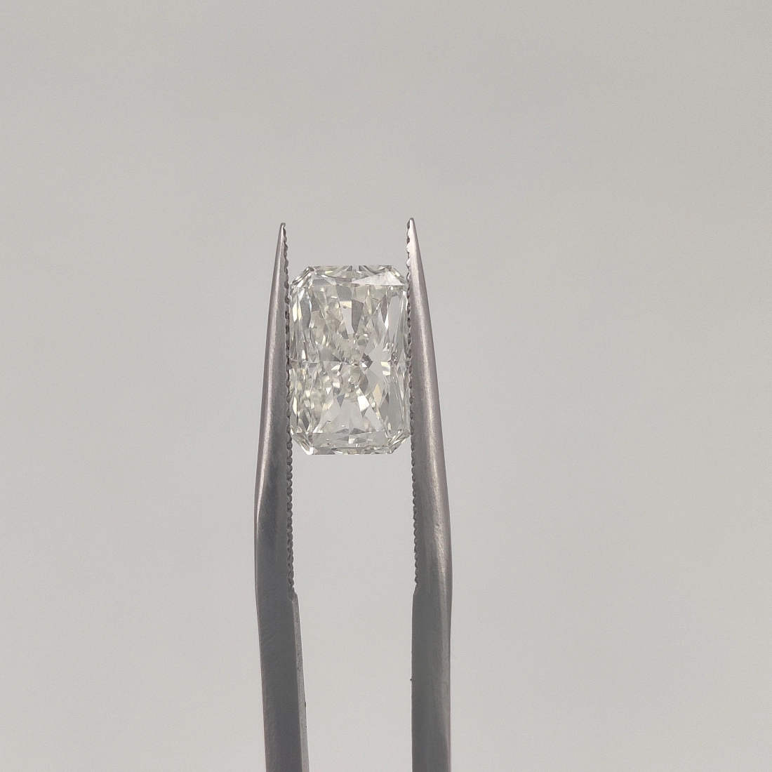 Бриллиант огранки Радиант 3.02ct 1