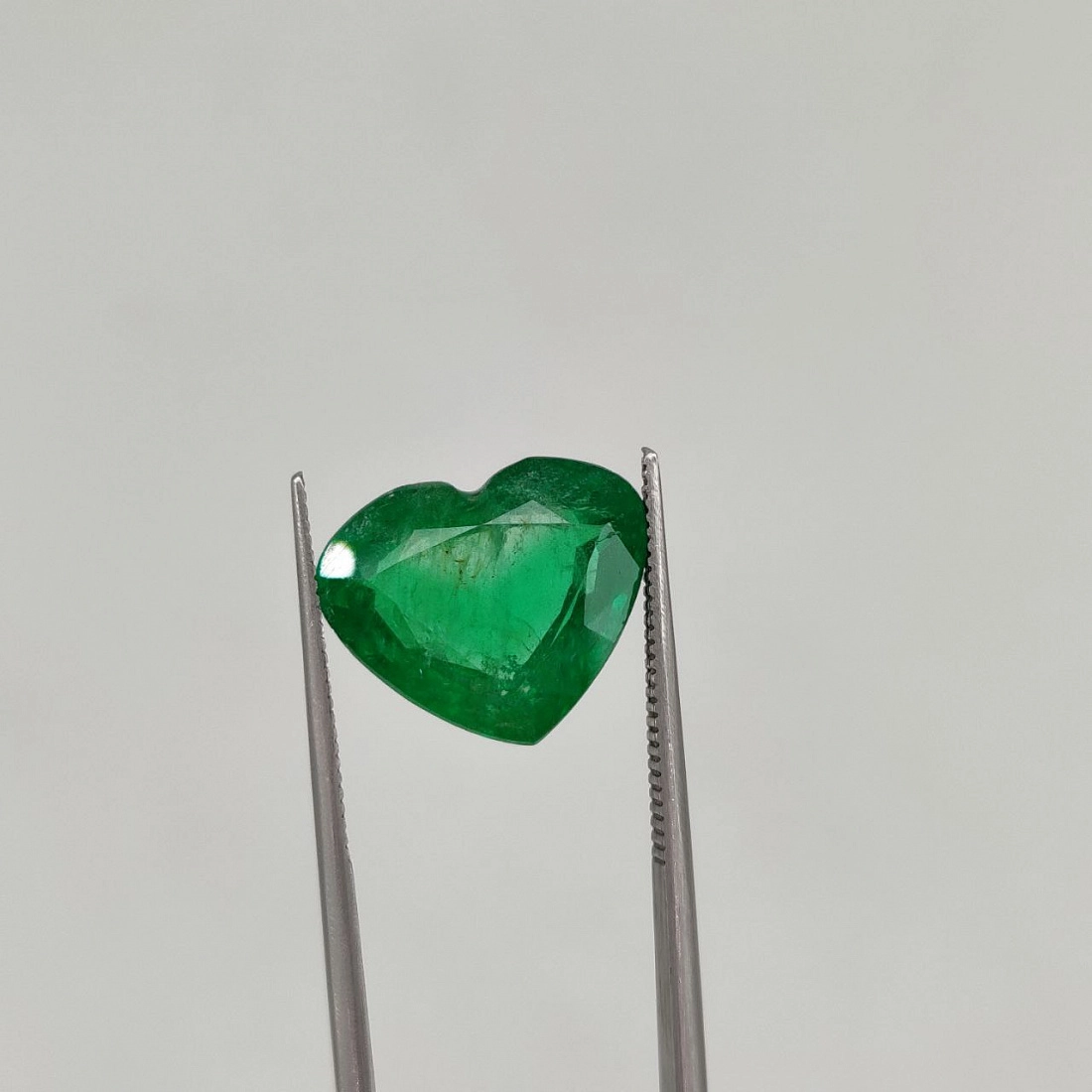 Изумруд огранки Сердце весом 6.45ct, Замбия 1