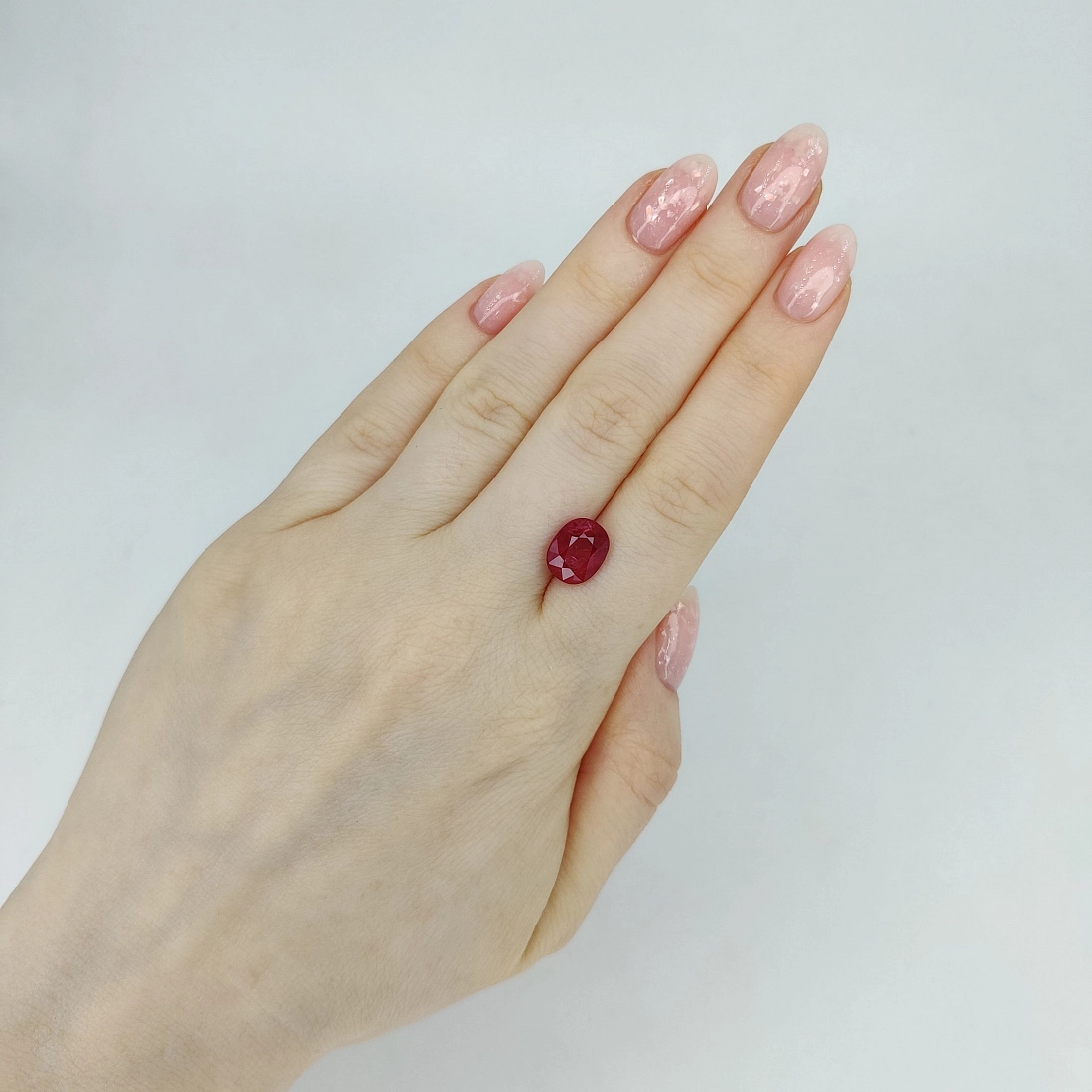 Рубин огранки Овал весом 4.05ct, Мозамбик 2