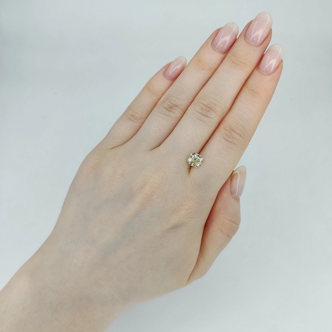 Желтый бриллиант огранки Кушон 1.53ct 3