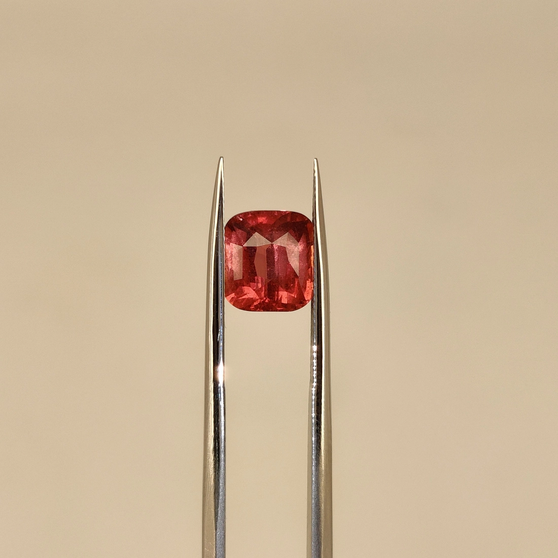 Сапфир падпараджа огранки Кушон без облагораживания 3.01ct, Мадагаскар 1