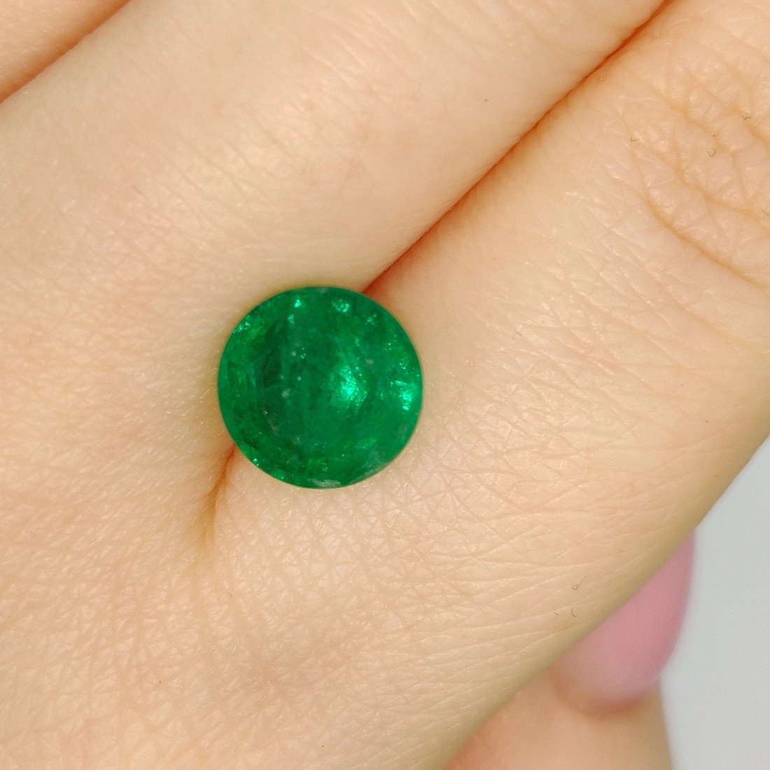 Изумруд Vivid Green огранки Круг весом 2.14ct, Замбия 2