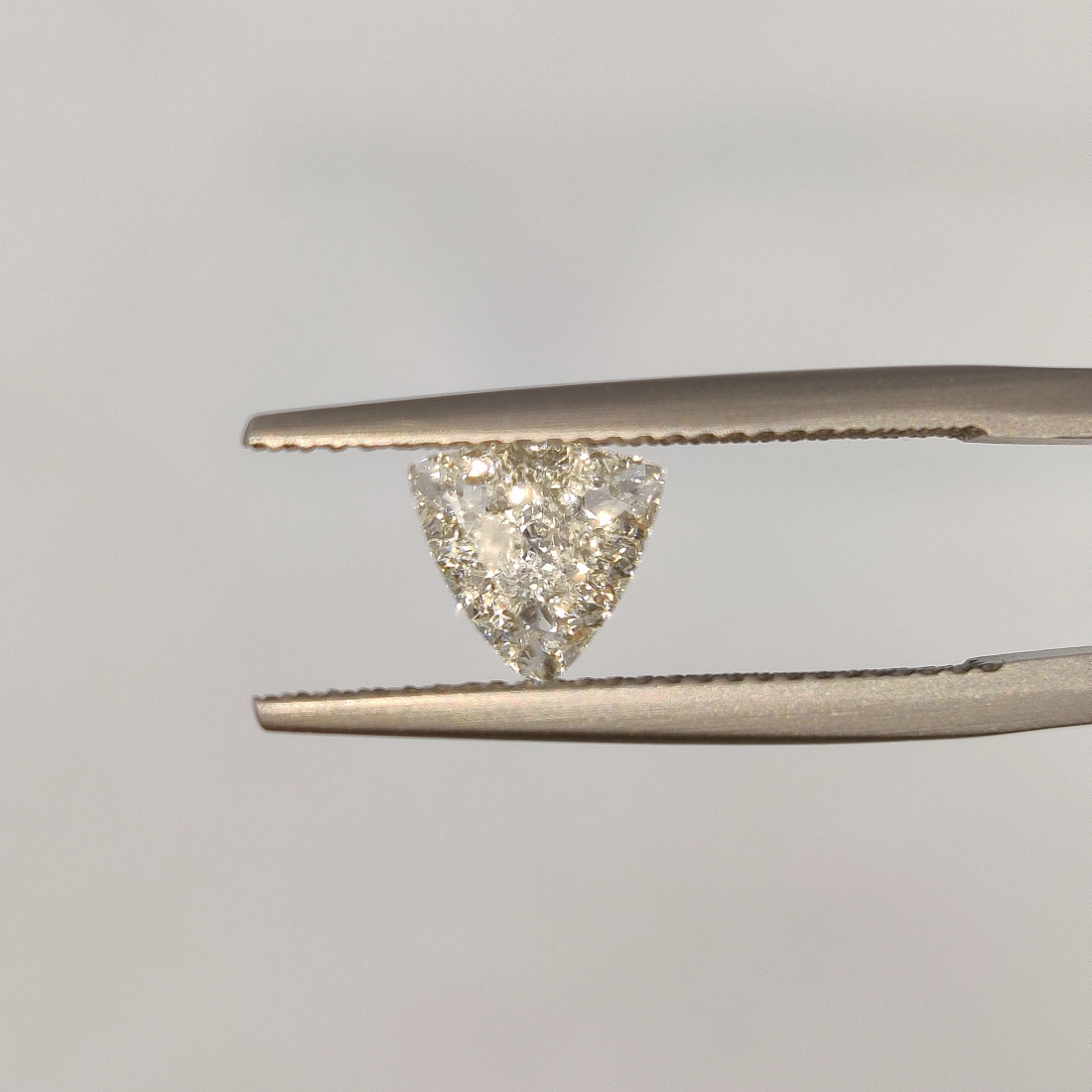 Желтый бриллиант огранки Триллион 1.14ct 1