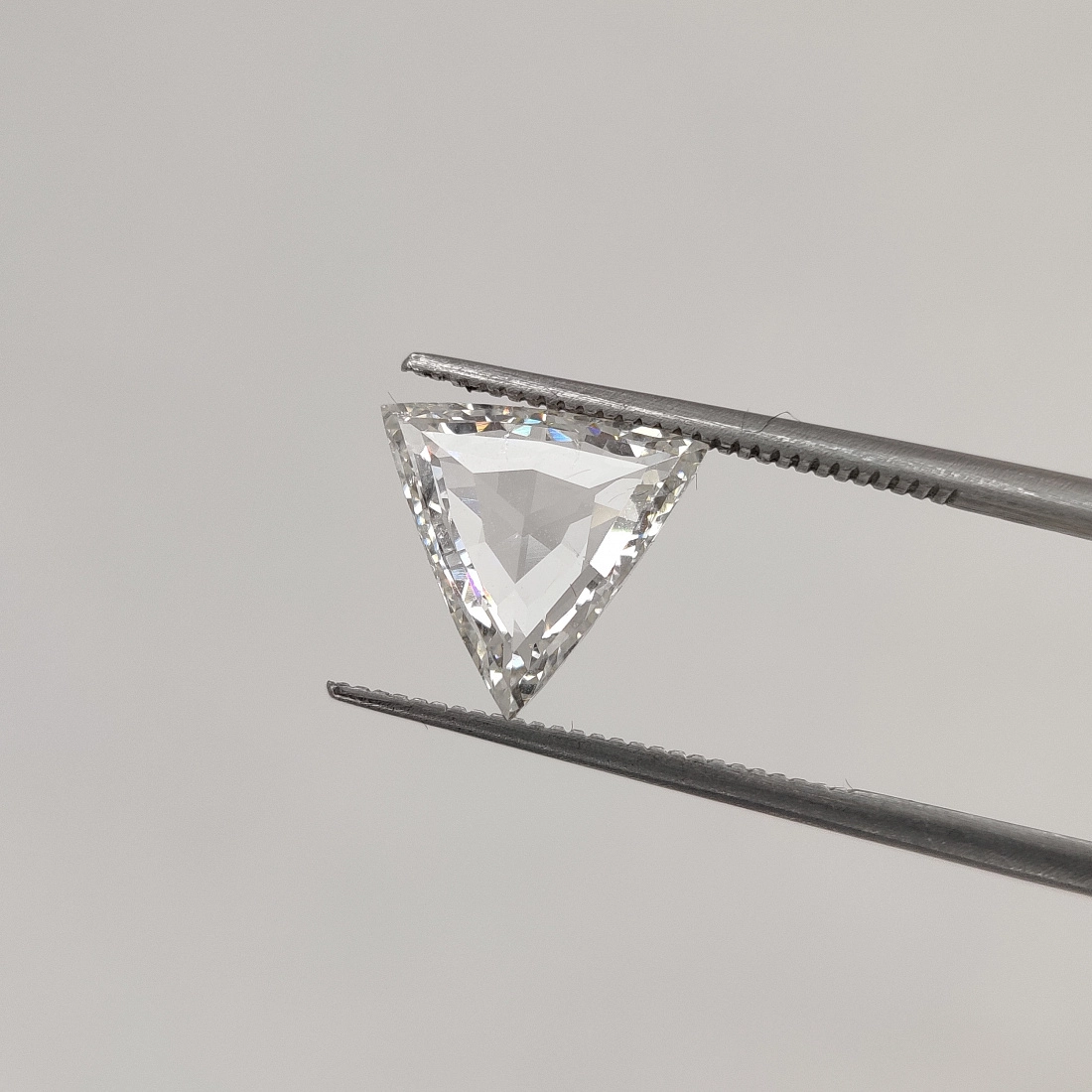 Бриллиант портретной огранки Триллион 2.00ct 1
