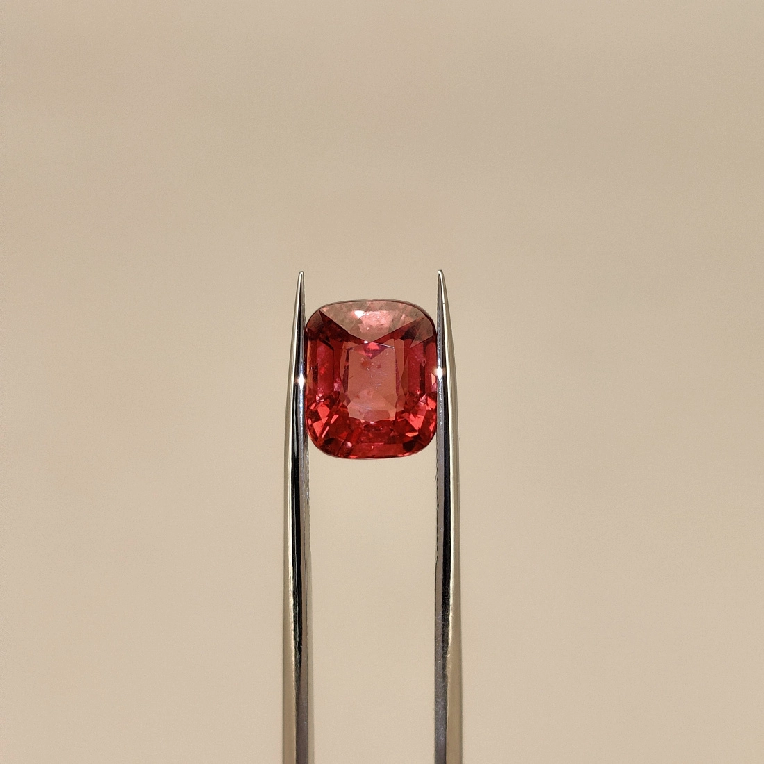 Сапфир падпараджа огранки Кушон без облагораживания 5.05ct, Мадагаскар 1