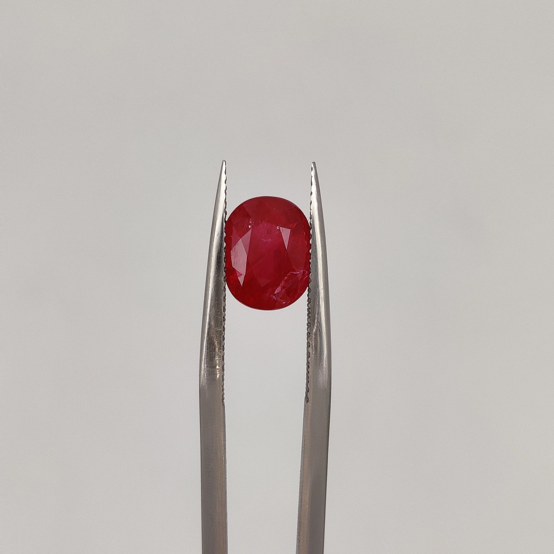 Рубин огранки Овал весом 4.05ct, Мозамбик 1