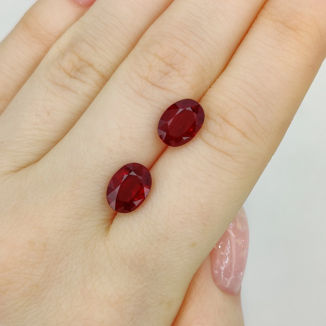 Пара рубинов огранки Овал 3.06 и 3.01ct 2