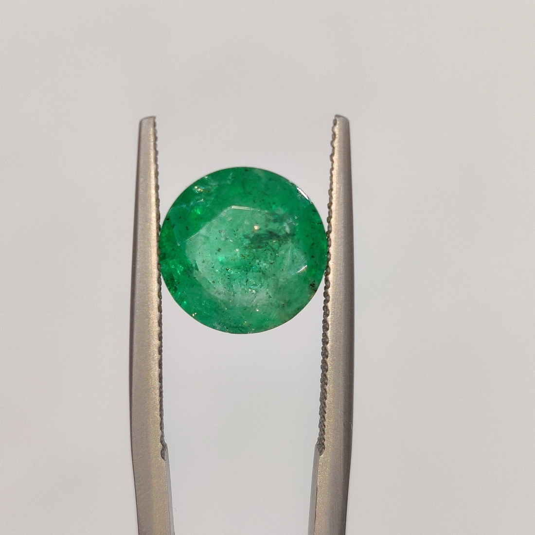 Изумруд огранки Круг весом 4.19ct, Замбия 1